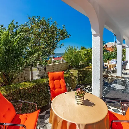 Strandnahe Ferienwohnung Mit Meerblick, Pool Appartamento *