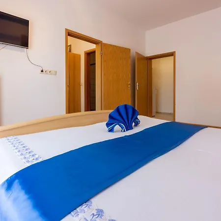Strandnahe Ferienwohnung Mit Meerblick, Pool Appartamento