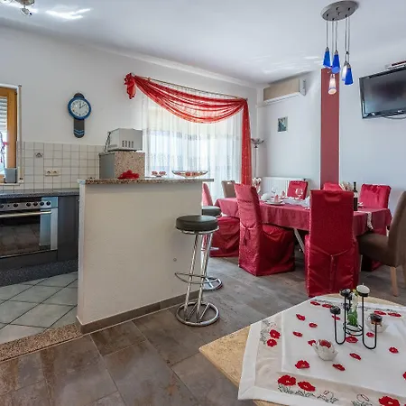 Appartamento Strandnahe Ferienwohnung Mit Meerblick, Pool Crikvenica