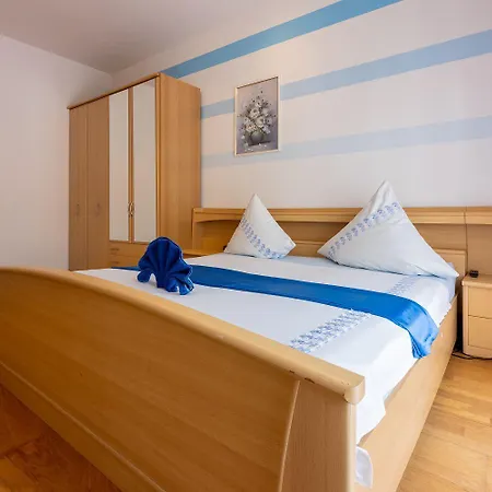 Strandnahe Ferienwohnung Mit Meerblick, Pool Appartamento *