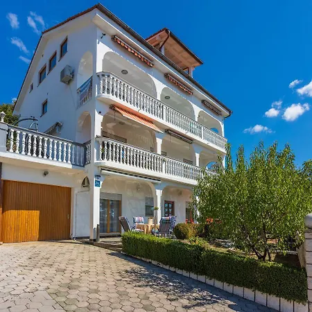 Strandnahe Ferienwohnung Mit Meerblick, Pool Crikvenica