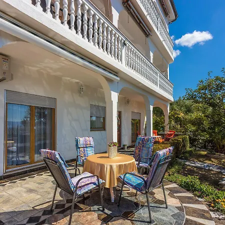 Strandnahe Ferienwohnung Mit Meerblick, Pool Appartamento